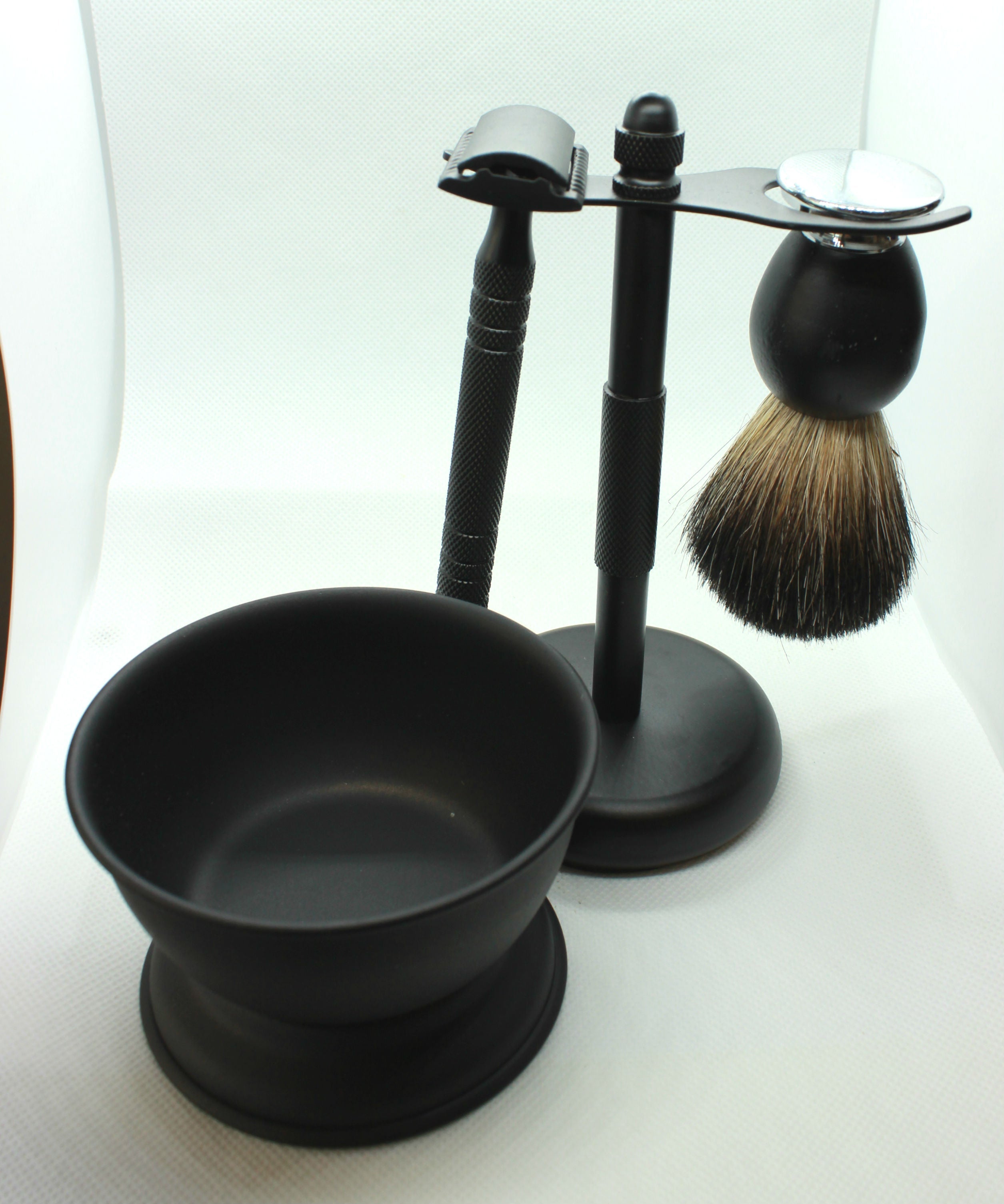 Black Shaving Kit – Safety Razor, Shaving Brush, Shaving Bowl & Stand